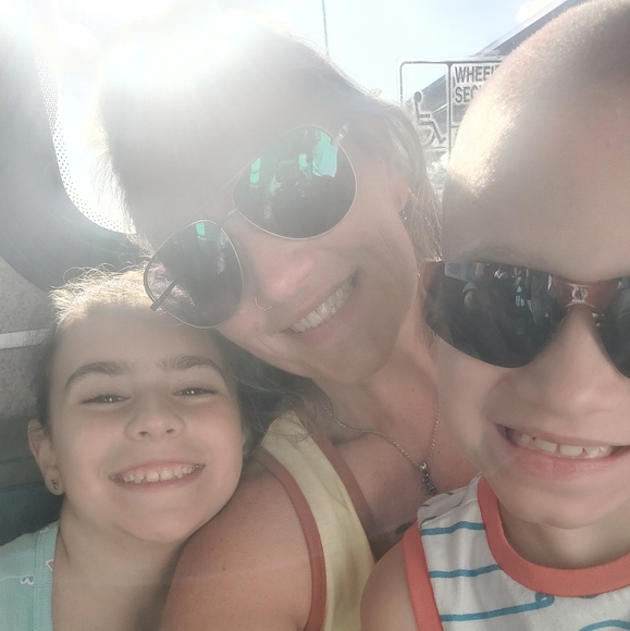 Meet your Posher, Michelle - Picture 3 of 4